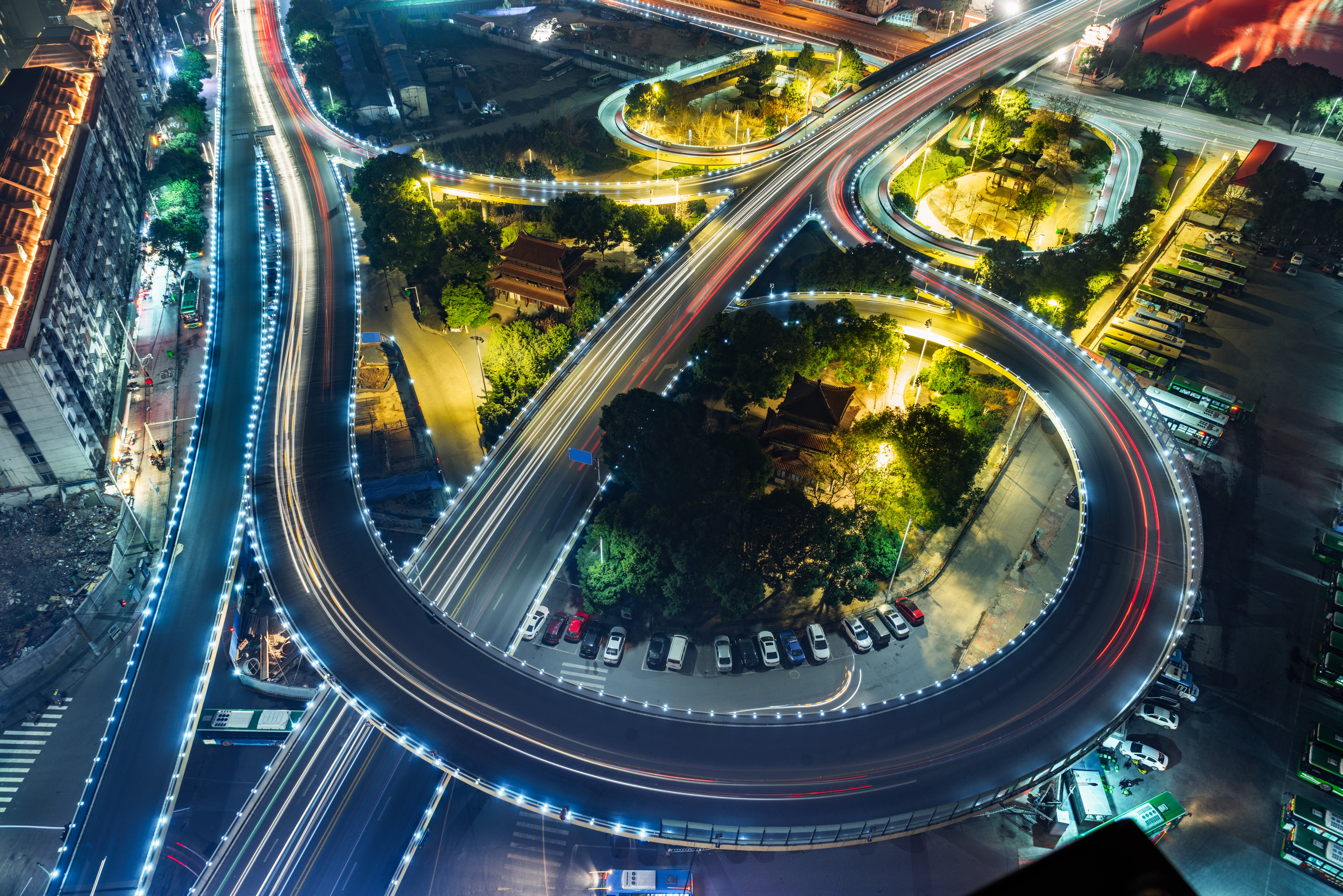 urban-traffic-with-cityscape